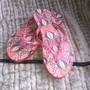 🆕  Vera Bradley Go Fish Coral Flip Flops,  Sz M
